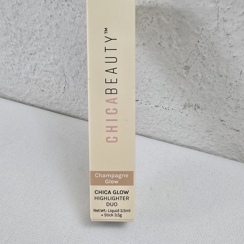 NIB Chica Beauty Champagne Glow Highlighter Duo